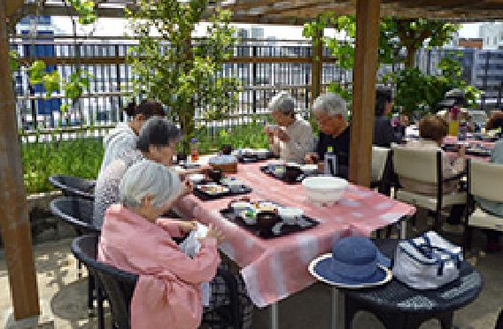 屋上庭園食事会